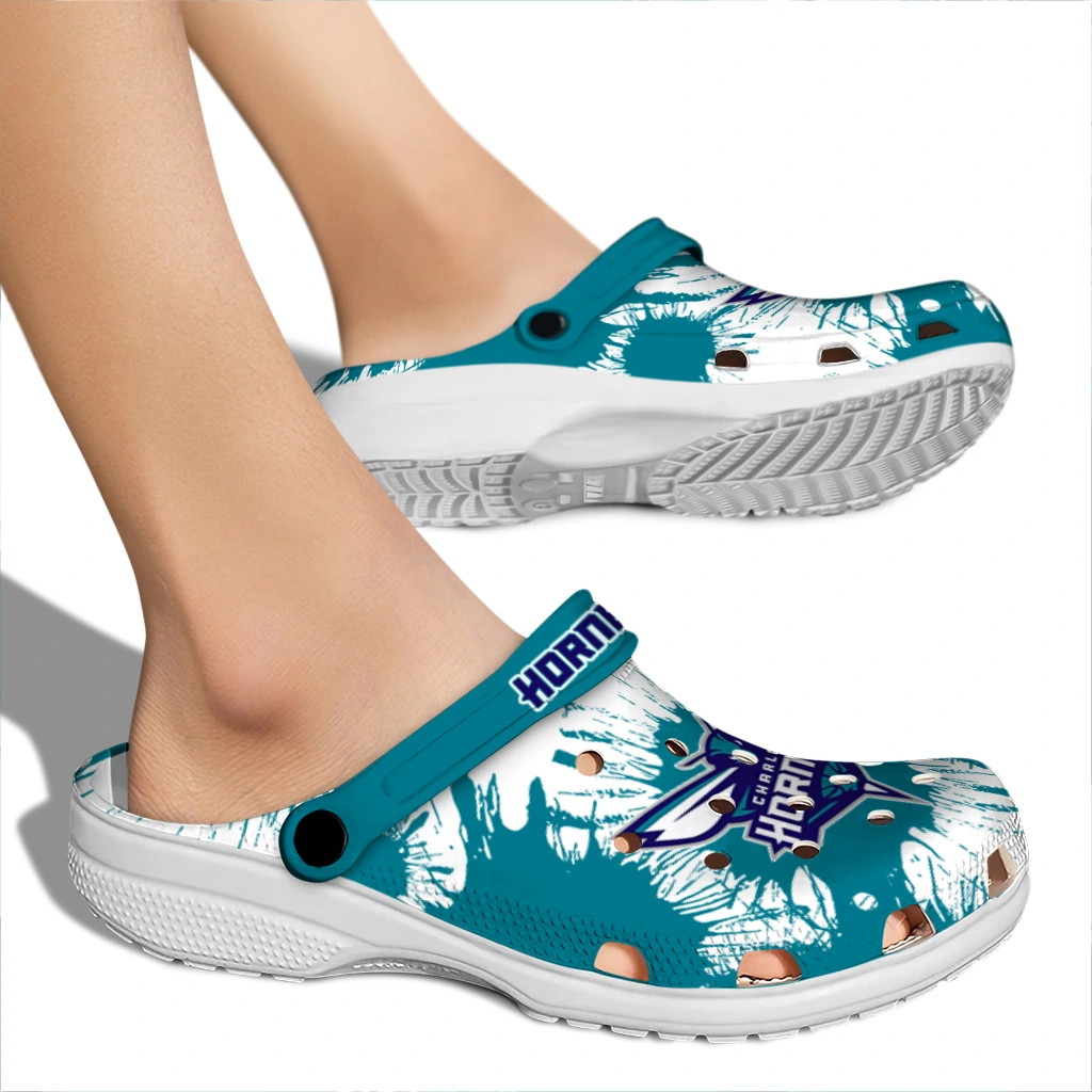 charlotte-hornets-splatter-graphics-clogs-fashion-forward