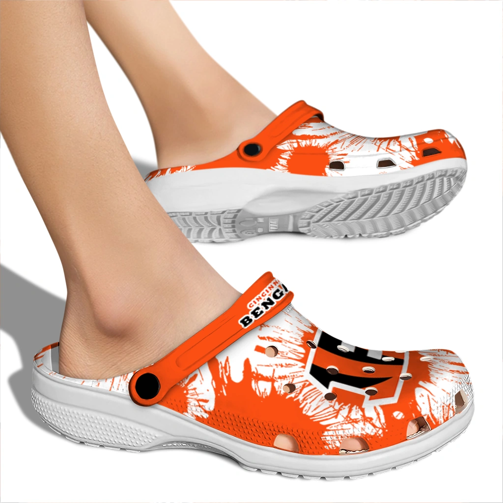 cincinnati-bengals-splatter-graphics-clogs-fashion-forward