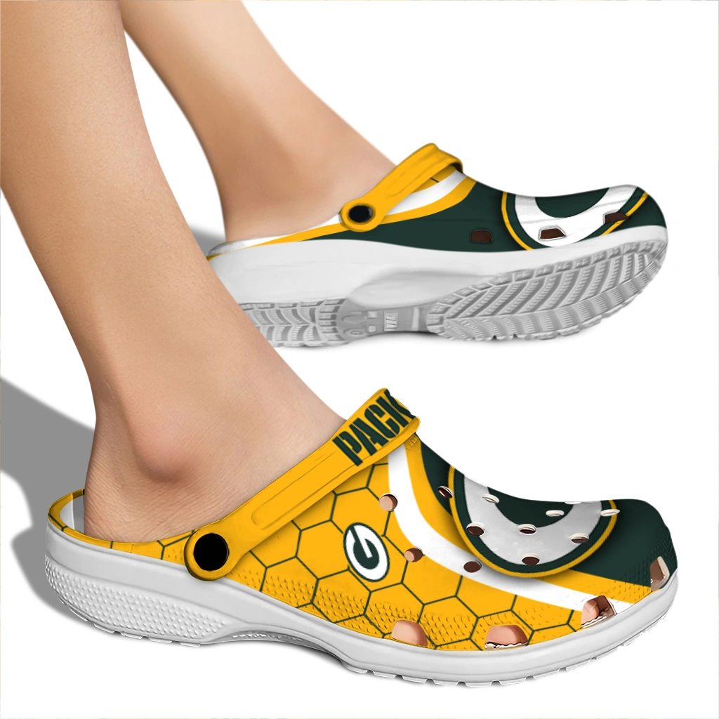 green-bay-packers-hexagon-grid-clogs-fashion-forward