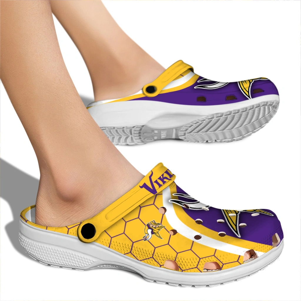 minnesota-vikings-hexagon-grid-clogs-fashion-forward