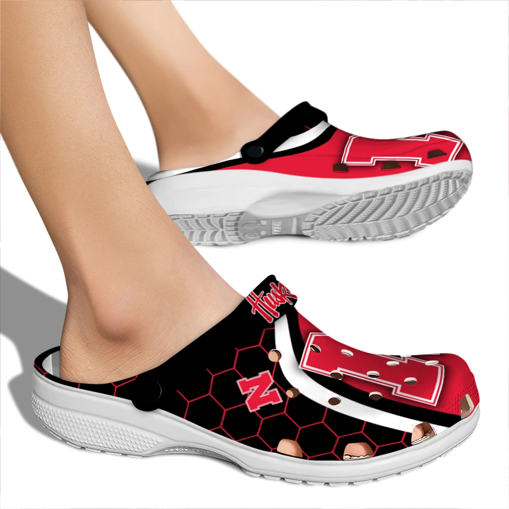 nebraska-cornhuskers-hexagon-grid-clogs-fashion-forward