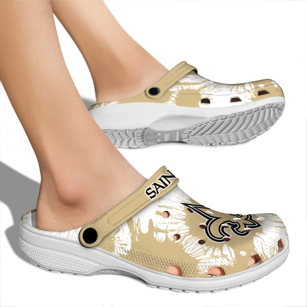 new-orleans-saints-splatter-graphics-clogs-fashion-forward