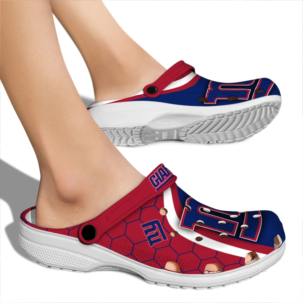 new-york-giants-hexagon-grid-clogs-fashion-forward