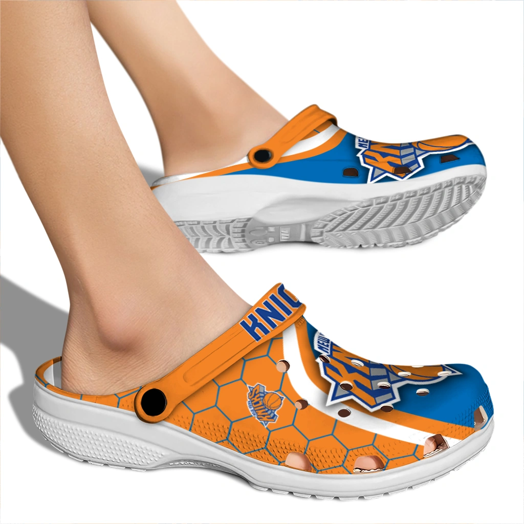 new-york-knicks-hexagon-grid-clogs-fashion-forward
