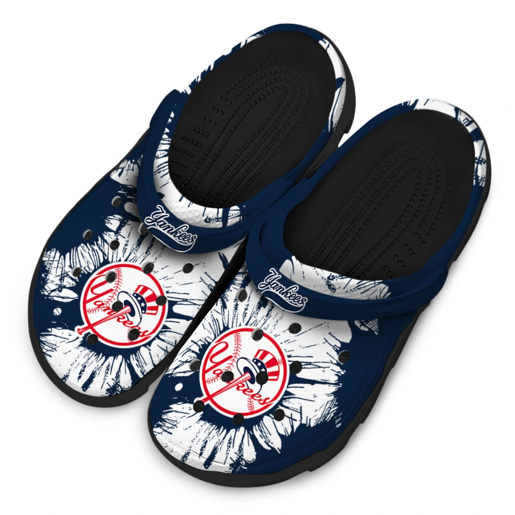 new-york-yankees-splatter-graphics-clogs-latest-model