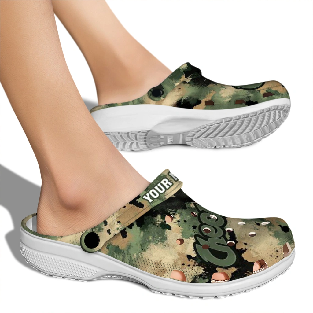 personalized-cheetos-green-camouflage-green-black-clogs-fashion-forward-hey-clogs.webp