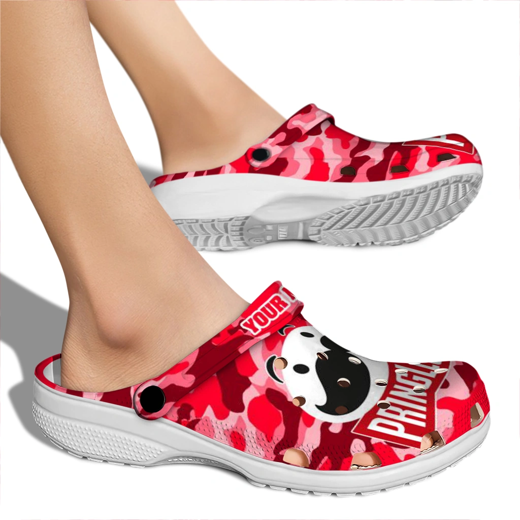 personalized-pringles-red-camou-red-pink-clogs-fashion-forward-hey-clogs.webp