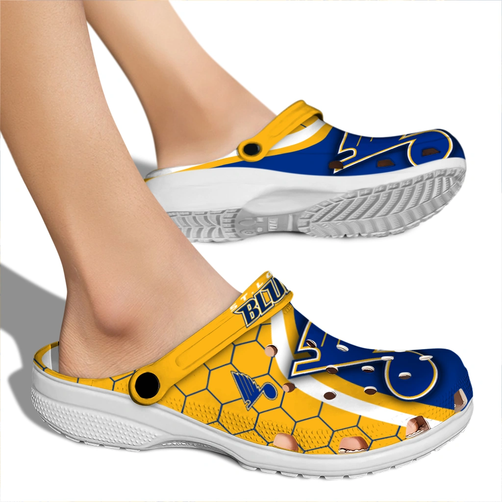 st-louis-blues-hexagon-grid-clogs-fashion-forward