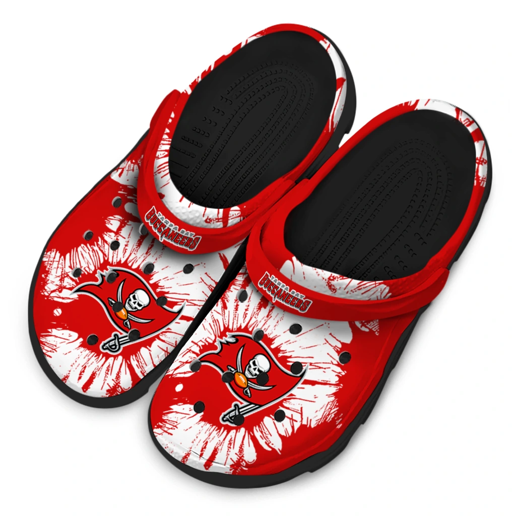 tampa-bay-buccaneers-splatter-graphics-clogs-latest-model